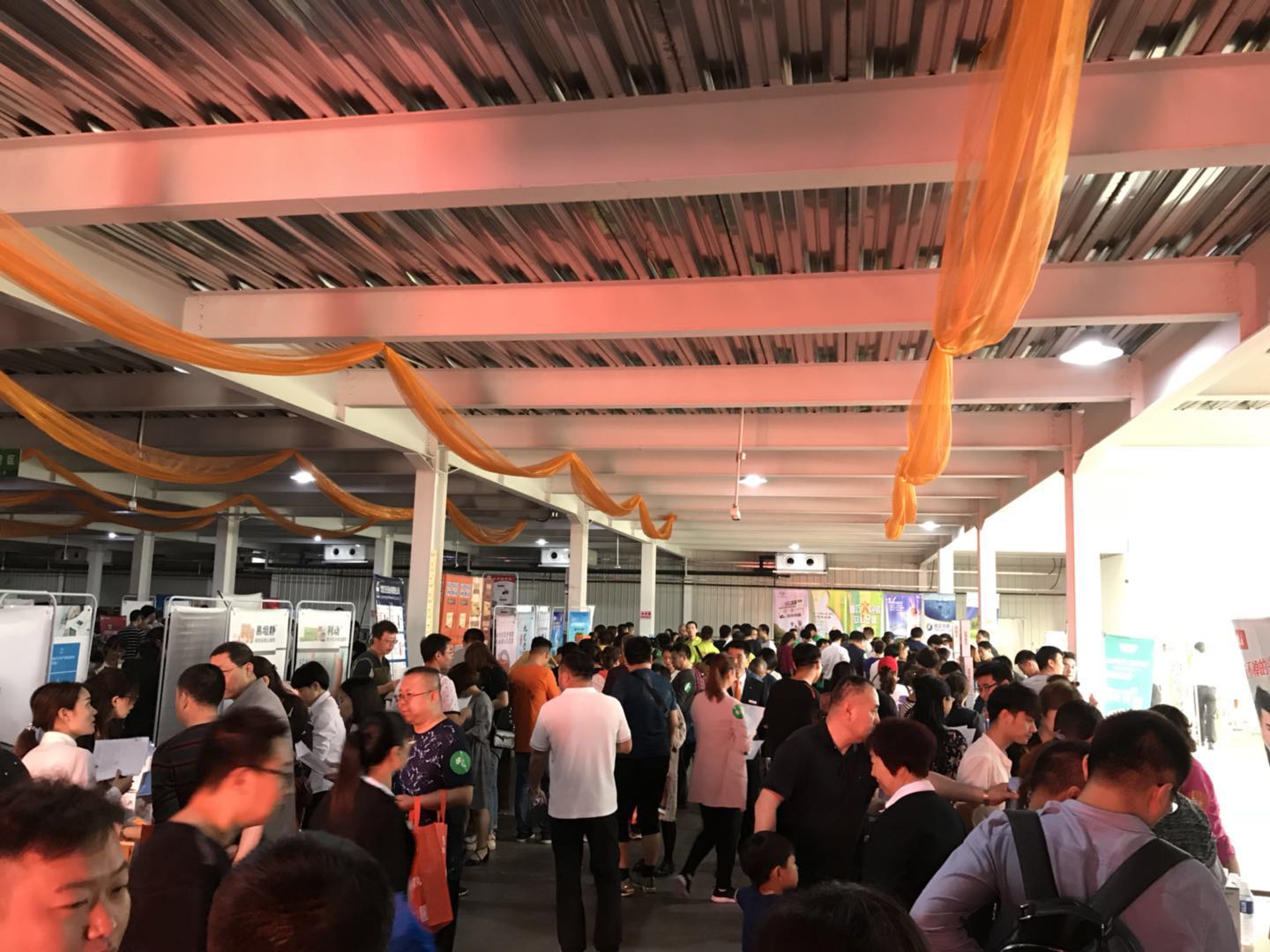 伟德国际第二届工商零融合产品展示订货会圆满结束 ——搭建平台，深化合作，共谋发展